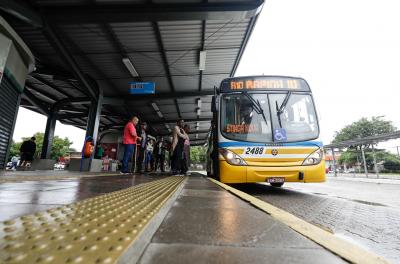 Usuários do transporte coletivo têm dois aplicativos para consulta de linhas de ônibus
