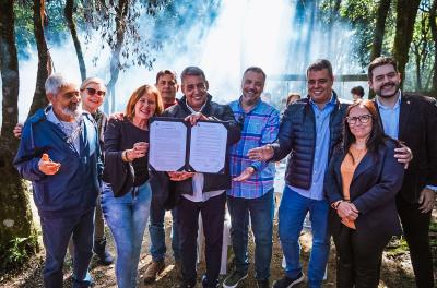 Prefeitura assina o termo de permissão de uso de terreno para moradores do morro São Caetano 