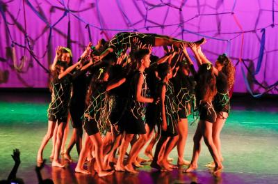 As Escolas Preparatórias de Dança funcionam em 5 escolas municipais com formação em dança para crianças e adolescentes,