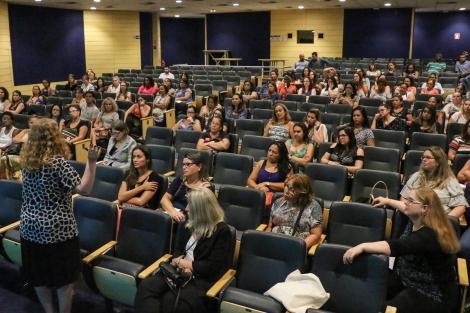 monitores de escolas