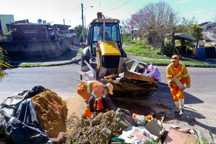 Operação Bota-Fora atende região do bairro Cavalhada Local: Vila Cai Cai