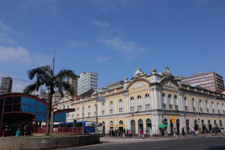Céu claro e dia de tempo seco nesta segunda-feira