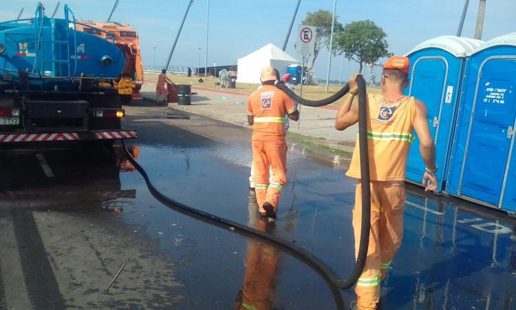 Duas toneladas de resíduos são recolhidas após Réveillon na Orla
