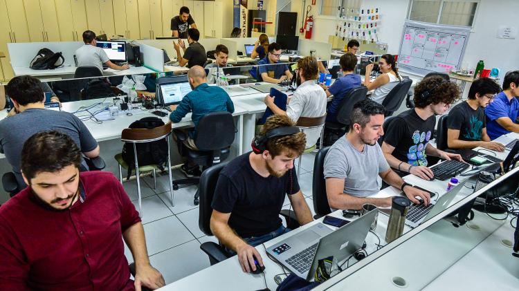 DESENVOLVIMENTO ECONÔMICO