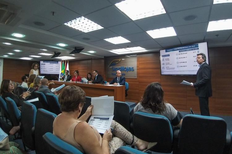 DESENVOLVIMENTO ECÔNOMICO