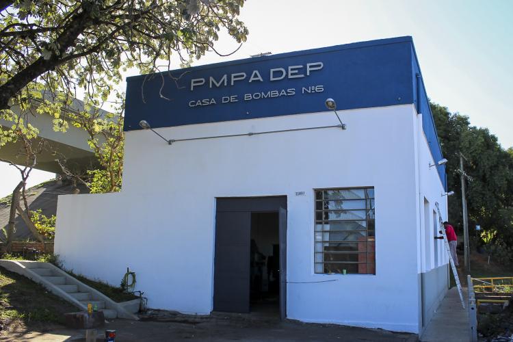 ÁGUA E ESGOTOS