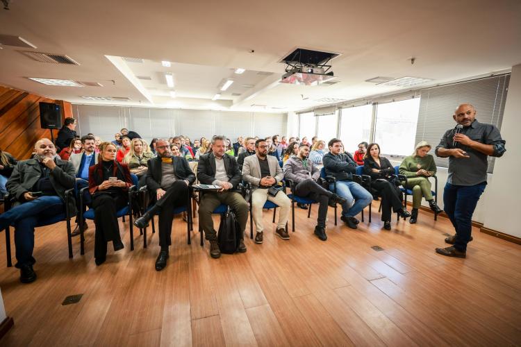 GI - Roda de conversa com antropólogo Santiago Uribe