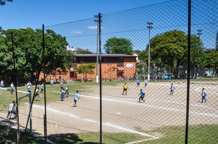 Prefeitura libera quadras e esportes coletivos e autoriza academias aos domingos