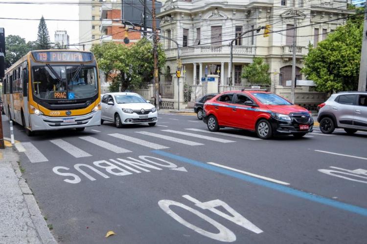 Faixa exclusiva e ciclovia nos bairros Auxiliadora e Moinhos de Vento