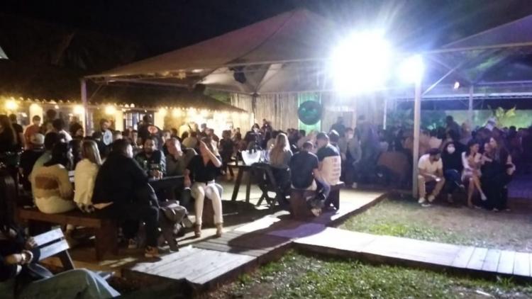 Estabelecimento descumpriu horário permitido em alvará e protocolos Covid-19