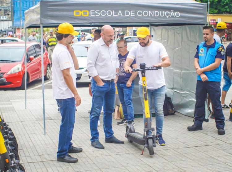 Escola de Condução de patinetes instrui a população para maior segurança no trânsito