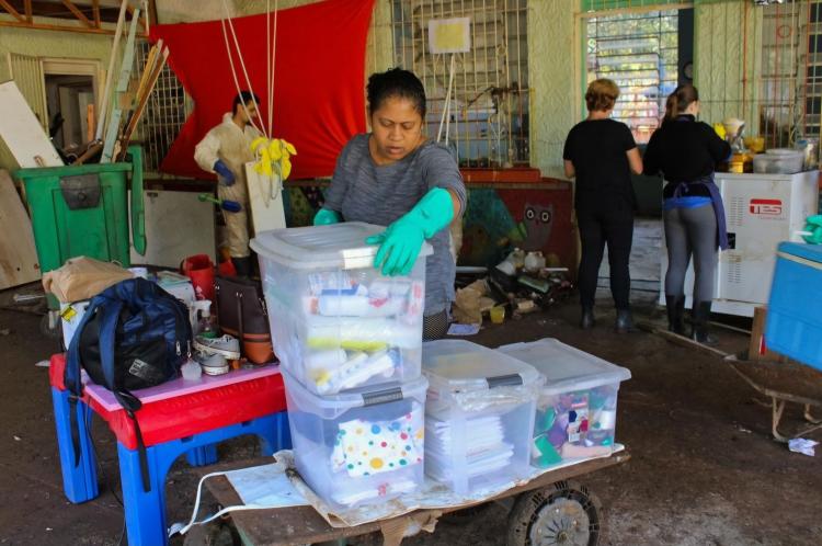 Avançam os serviços de limpeza e recuperação das escolas municipais alagadas
