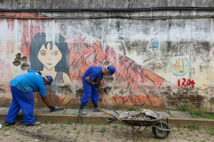 Recuperação estrutural começa no lado interno do Muro.