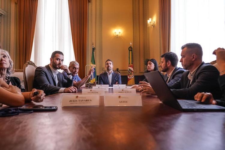 Prefeito se reúne com governador para tratar de projetos para a Orla 2