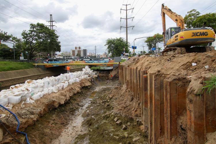 Obras de reconstrução do talude do arroio Dilúvio avançam em dois trechos