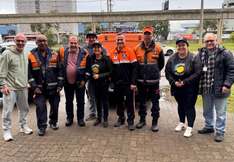 Gabinete da Primeira-Dama entrega agasalhos e cobertores na Arena KTO