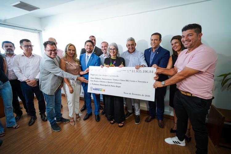 Ato de Transmissão de Cargo de Prefeito Municipal de Porto Alegre para o Presidente da Câmara Municipal de Porto Alegre, Vereador Moisés Barboza.