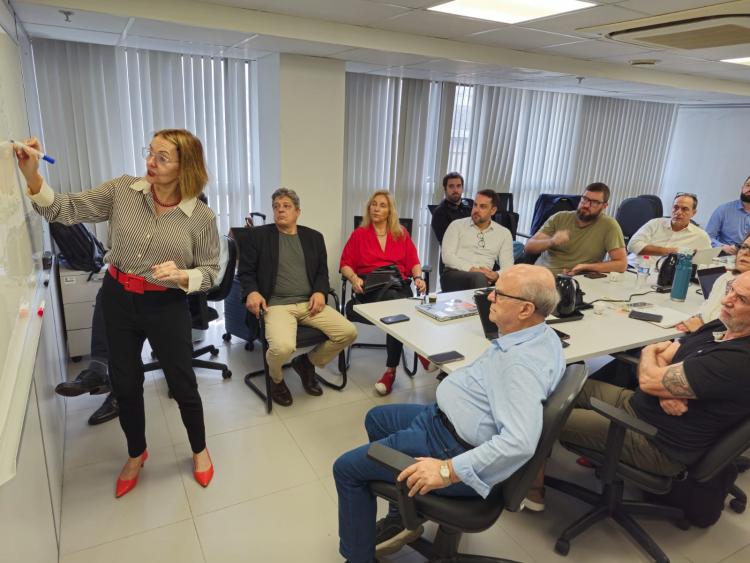 Representantes da SMPG e do BID analisaram os avanços no projeto de interoperabilidade dos sistemas da Prefeitura