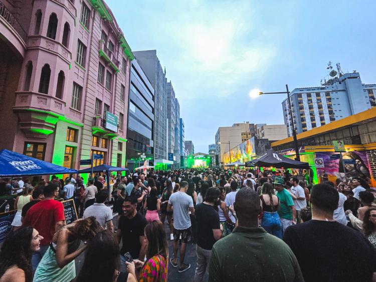 Celebração do St. Patrick’s Day reúne milhares de pessoas no Centro Histórico