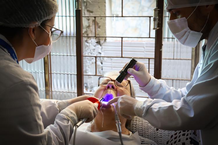 Consultórios móveis levam odontologia para mais perto de quem não pode sair de casa