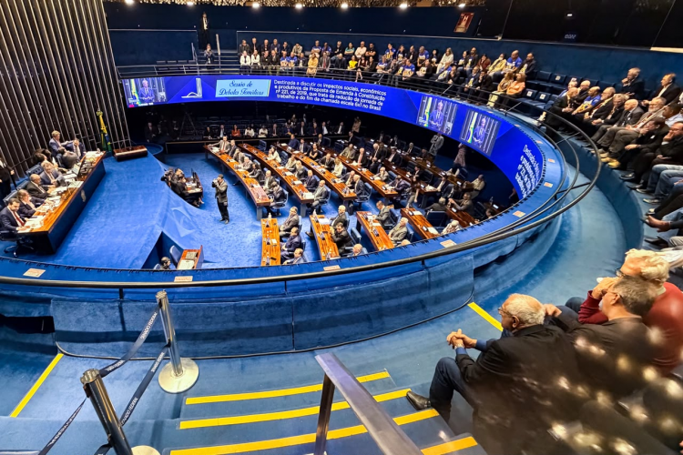 Melo discute impactos do fim da escala 6x1 em sessão temática no Senado