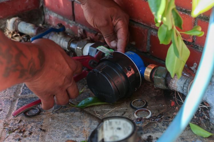 Saiba como solicitar a religação da água após corte