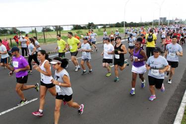 Largada da 14ª corrida Aniversário de Porto Alegre - Local: Av. Edvaldo Pereira Paiva – próximo ao Marinha 