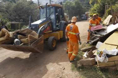 Projeto Bota-fora atende comunidades de Porto Alegre Rua da represa, bairro São José 