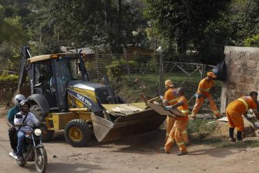 Projeto Bota-fora atende comunidades de Porto Alegre Rua da represa, bairro São José 