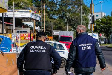 DESENVOLVIMENTO ECONÔMICO