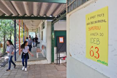 Secretário faz visita técnica à escola com o melhor Ideb da rede