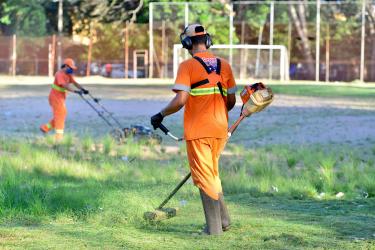 Equipes realizam serviços em 12 praças nesta segunda-feira