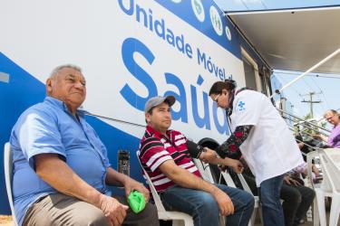 Unidade Móvel de Saúde oferta exames para mulheres na orla