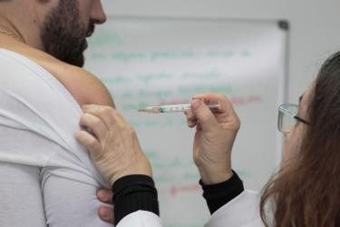 Saúde começa vacinação contra sarampo em escolas nesta quinta
