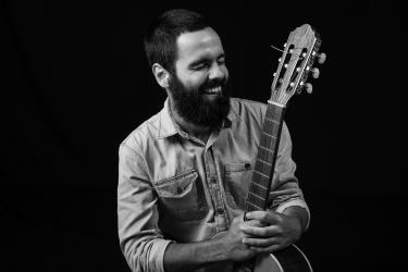 Leo Monassa lança disco no Teatro Renascença