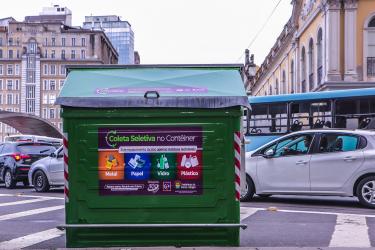 Quase 90% do descarte nos contêineres da seletiva é irregular