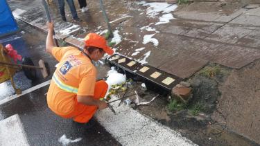 Limpeza urbana após Dia de São Patrício