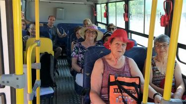 Ônibus leva alunos do Centro de Comunidade do Sarandi ao Cecoflor