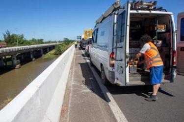 Adutora da Travessia Régis Bitencourt tem diâmetro de 300mm e apresenta vazamentosêmatro 300mm