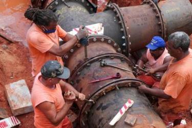 Corte de adutora de 700mm de diâmetro vai afetar abastecimento de dezessete bairros na terça-feira, 19.