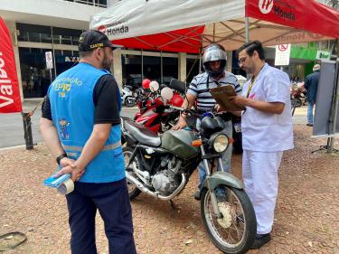 EPTC realiza ação com motociclistas na abertura da Semana de Trânsito 
