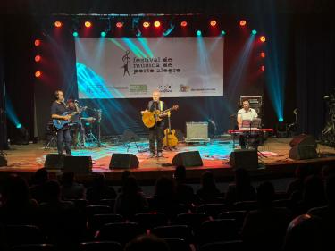Cantor e compositor Ney Lisboa fez o show na terceira eliminatória do 15º Festival de Música