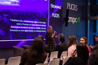Débora Roesler no Warm Up GovTech Summit