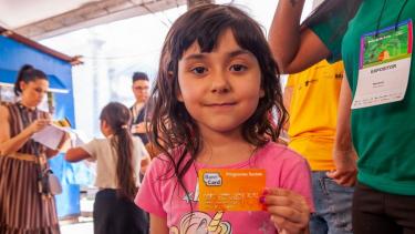 Estudantes da Rede Municipal recebem auxílio para compra na Feira do Livro