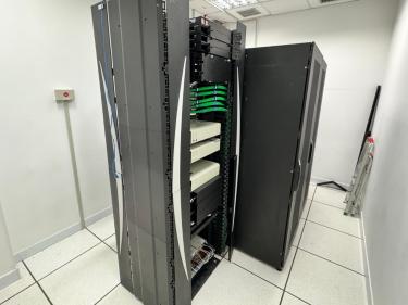 Sala telecom da Procempa com equipamentos