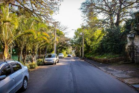 Rua Atílio Superti, no bairro Vila Nova, integra corredor ao Morro do Osso
