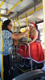  Ônibus de Natal da empresa vai percorrer Porto Alegre em diversas linhas até 25 de dezembro