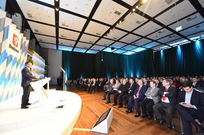 Prefeito participa de palestra sobre perspectivas para economia