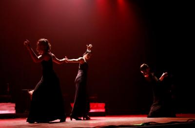 Ainda que seja noite estreia no Teatro Renascença