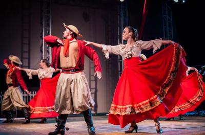 Os Gaudérios apresentam a dança tradicional do Rio Grande do Sul